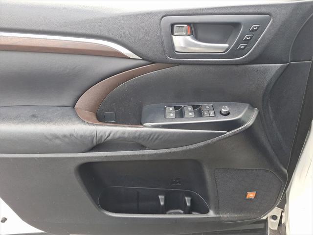 used 2015 Toyota Highlander car, priced at $17,498