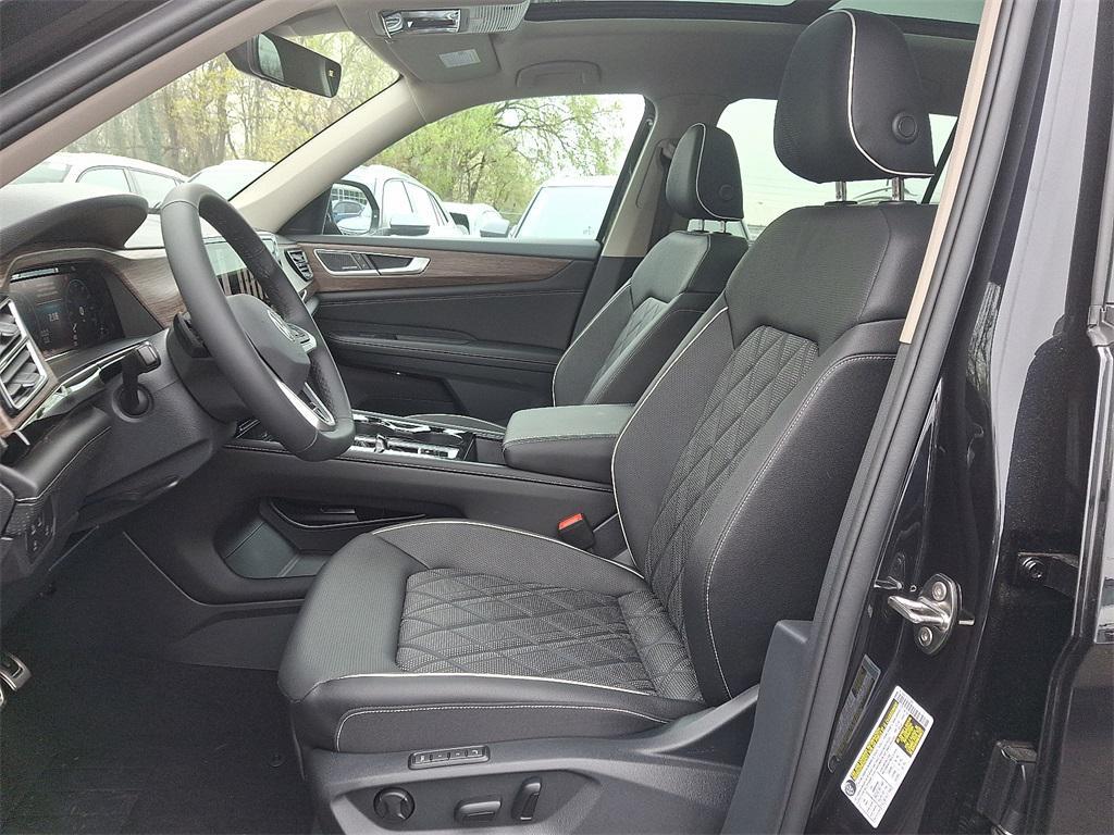 new 2025 Volkswagen Atlas car, priced at $56,136