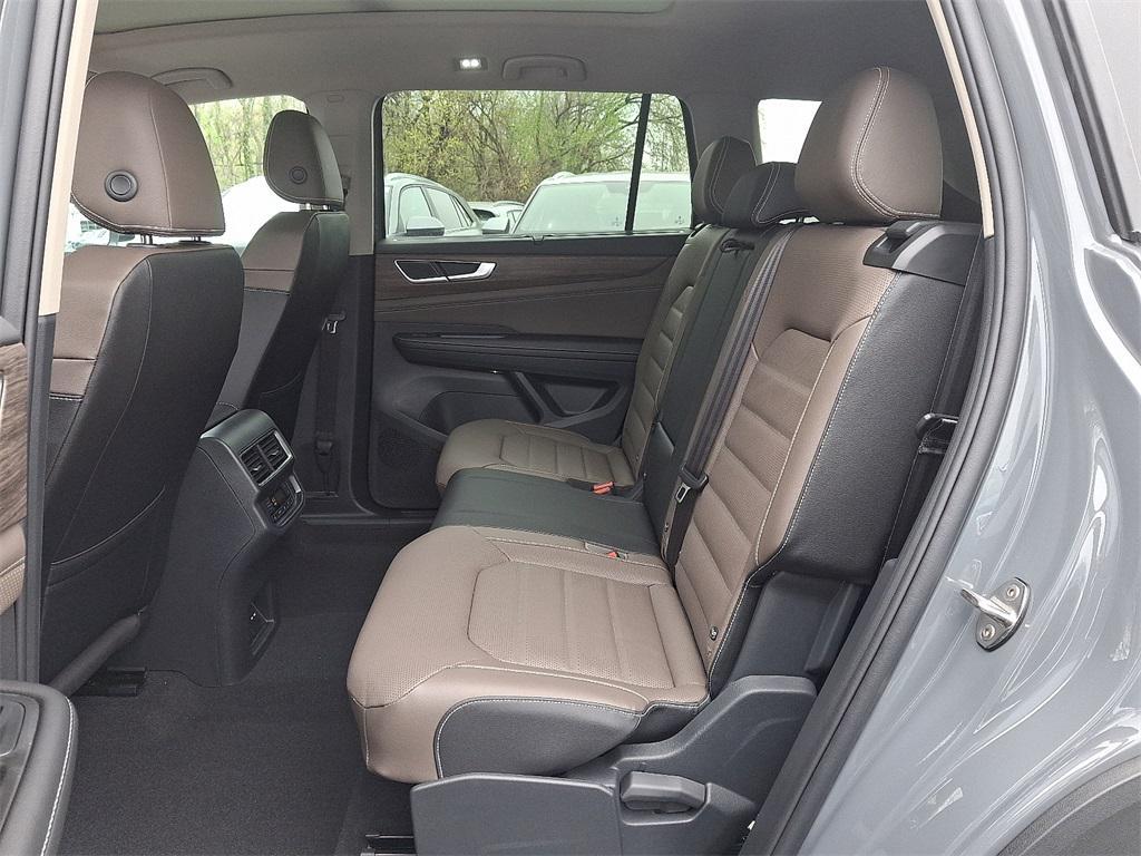 new 2025 Volkswagen Atlas car, priced at $51,586