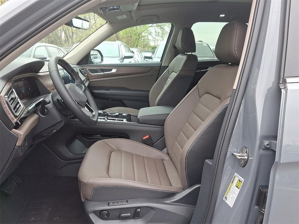 new 2025 Volkswagen Atlas car, priced at $51,586