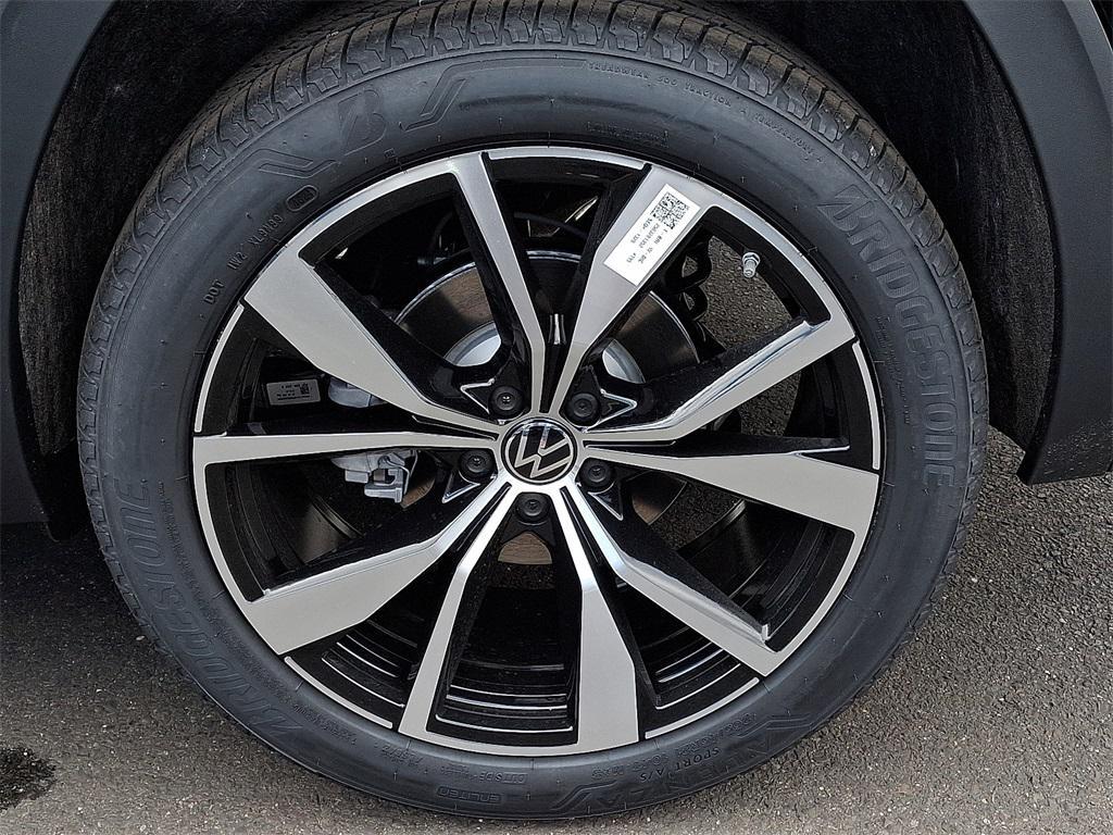 new 2025 Volkswagen Atlas car, priced at $56,136