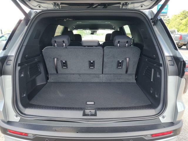 new 2025 Chevrolet Traverse car, priced at $43,030