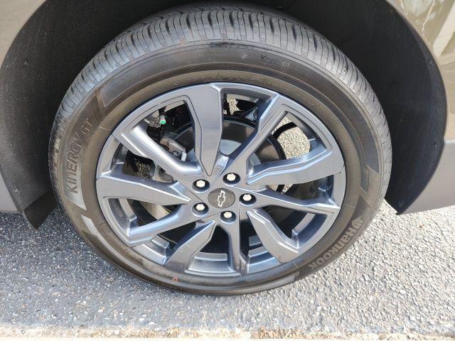 used 2024 Chevrolet Equinox car, priced at $29,900