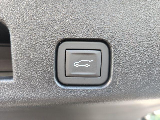 new 2025 Chevrolet Traverse car, priced at $57,460