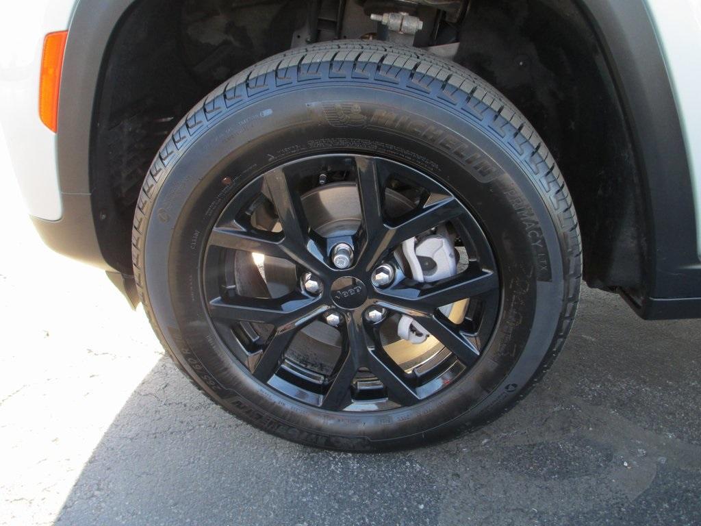 used 2025 Jeep Grand Cherokee car, priced at $35,995