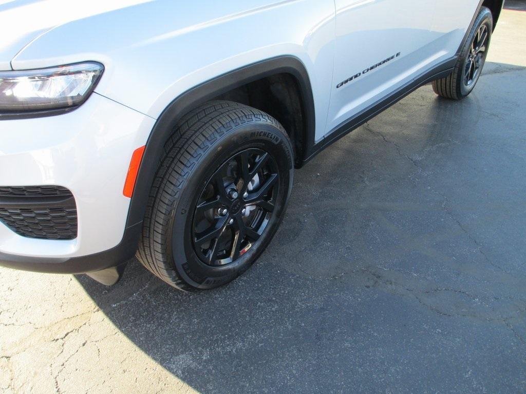 used 2025 Jeep Grand Cherokee car, priced at $35,995