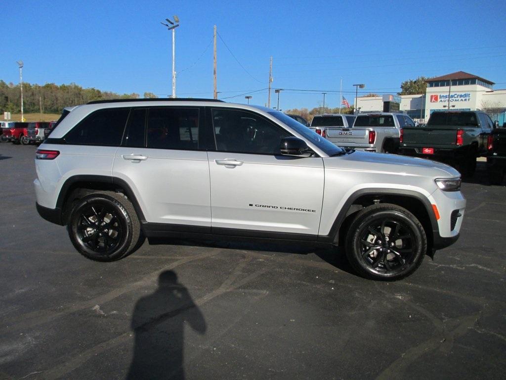 used 2025 Jeep Grand Cherokee car, priced at $35,995