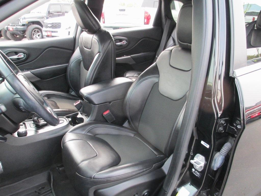 used 2021 Jeep Cherokee car, priced at $18,995