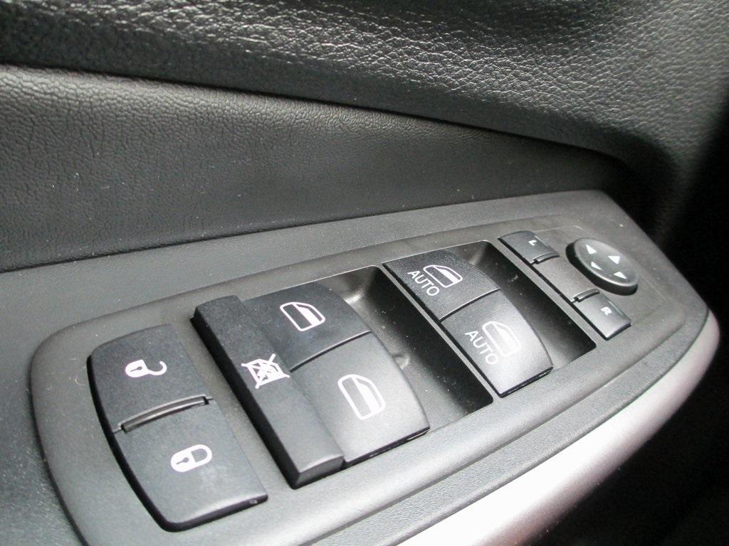 used 2021 Jeep Cherokee car, priced at $18,995