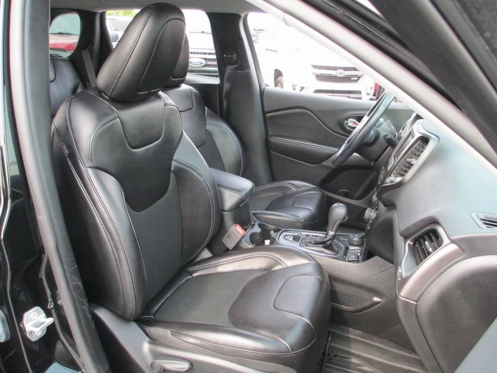 used 2021 Jeep Cherokee car, priced at $18,995