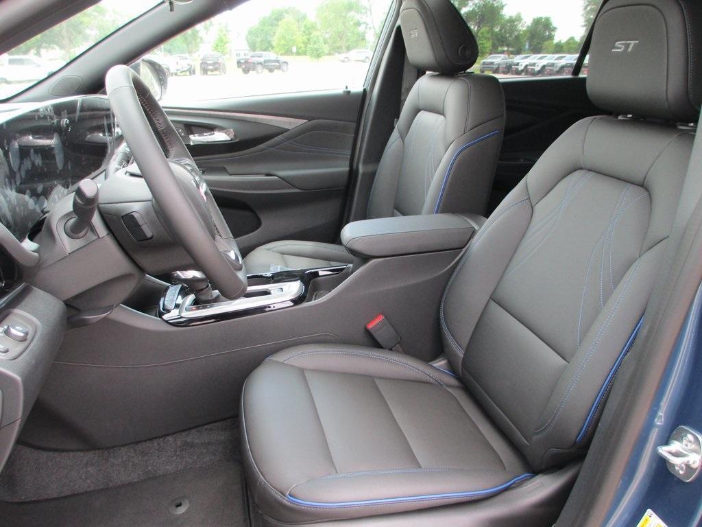 new 2025 Buick Envista car, priced at $28,272