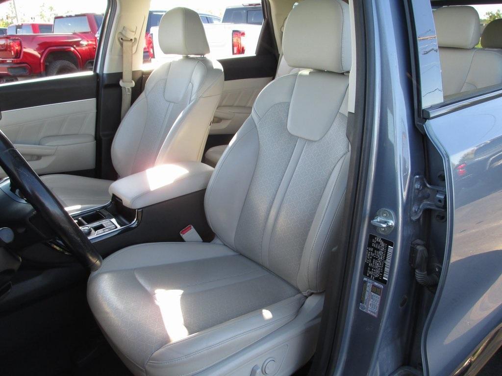 used 2022 Kia Sorento car, priced at $23,995