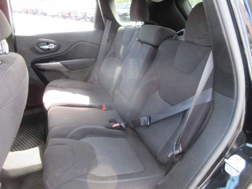 used 2020 Jeep Cherokee car, priced at $18,995