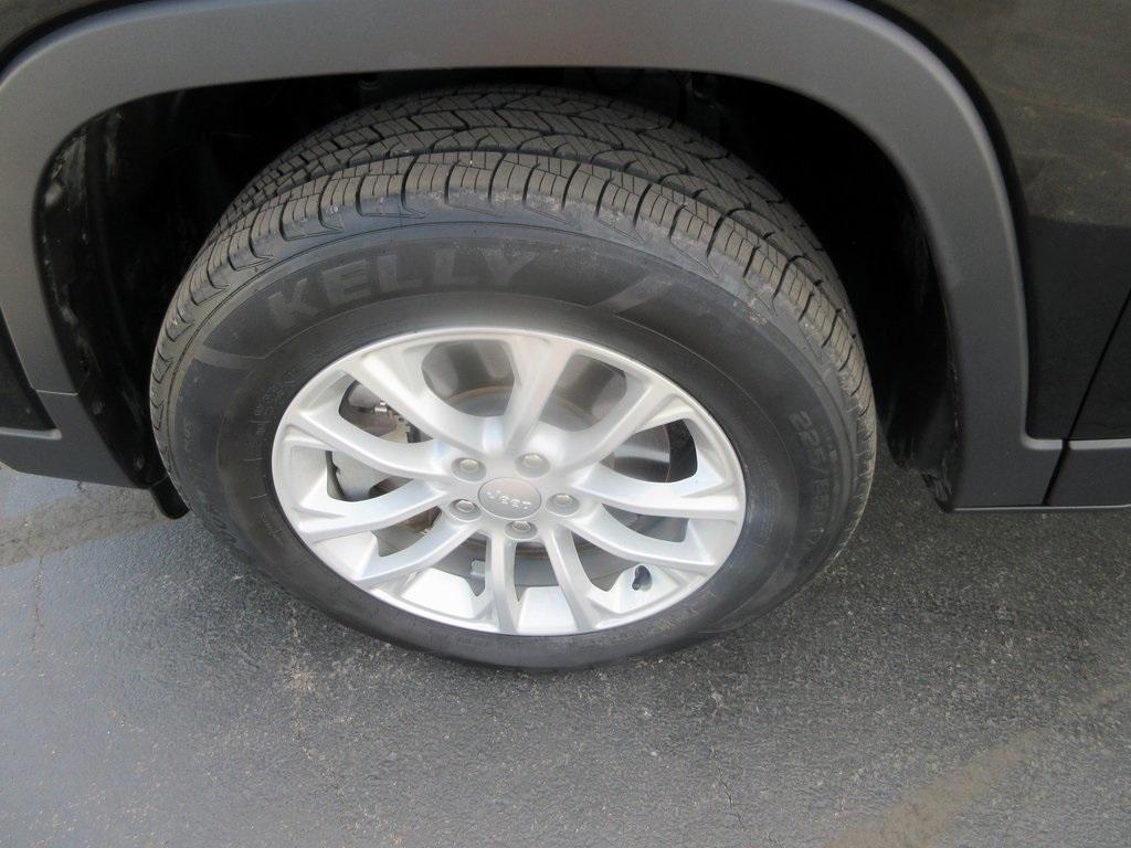 used 2020 Jeep Cherokee car, priced at $18,995