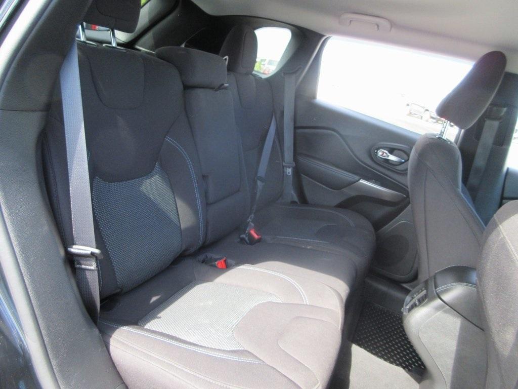 used 2020 Jeep Cherokee car, priced at $18,995