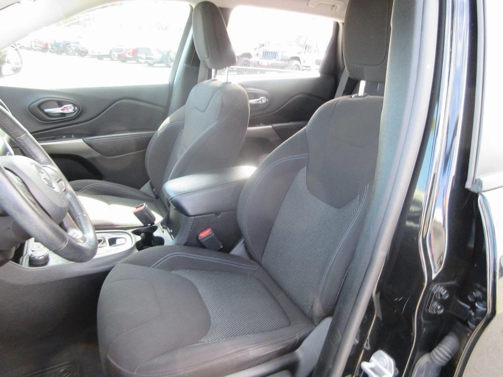 used 2020 Jeep Cherokee car, priced at $18,995