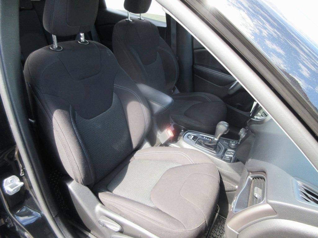 used 2020 Jeep Cherokee car, priced at $18,995