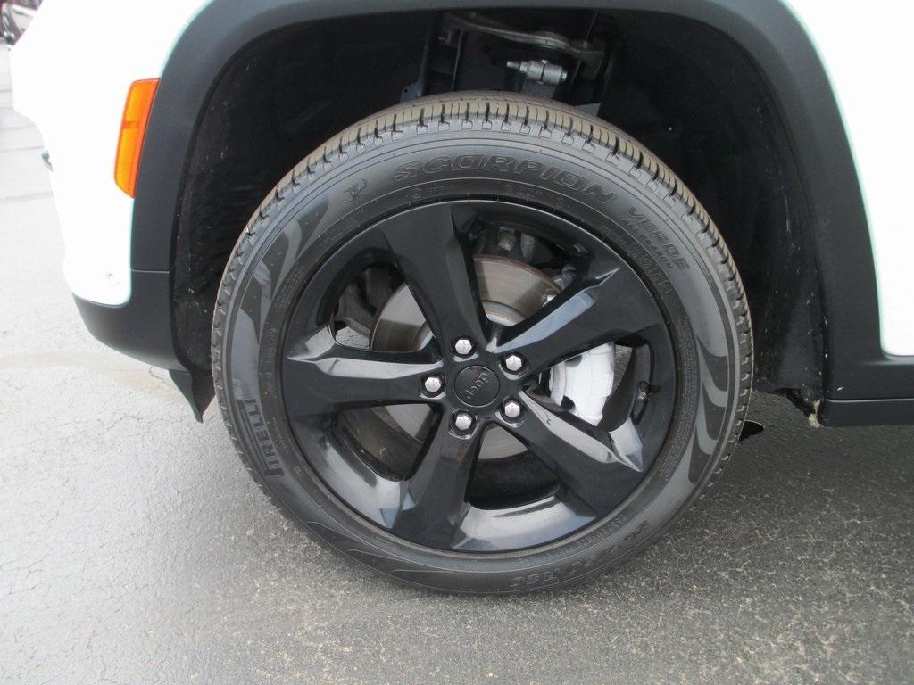 used 2025 Jeep Grand Cherokee car, priced at $38,995