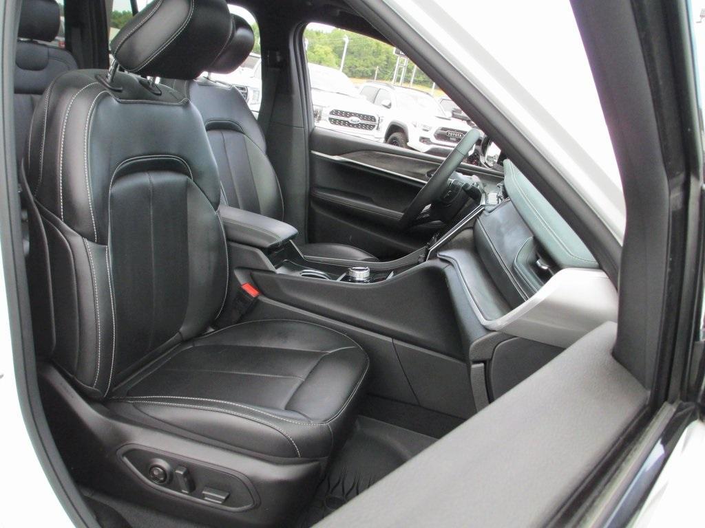 used 2025 Jeep Grand Cherokee car, priced at $38,995