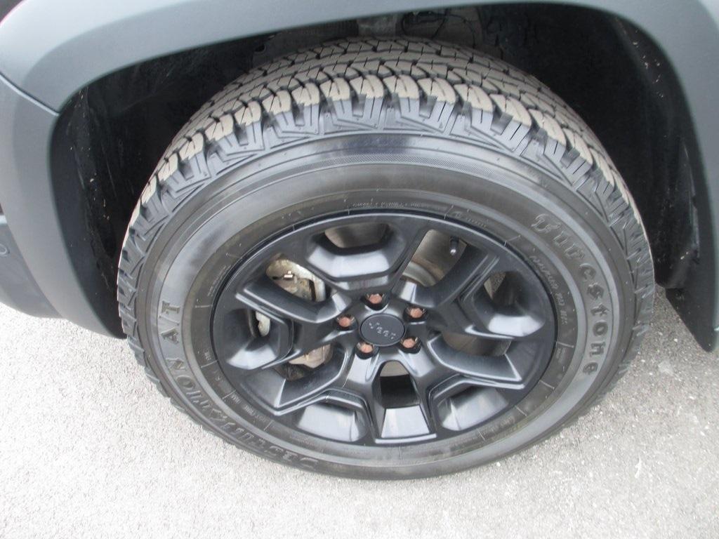 used 2019 Jeep Cherokee car, priced at $20,995