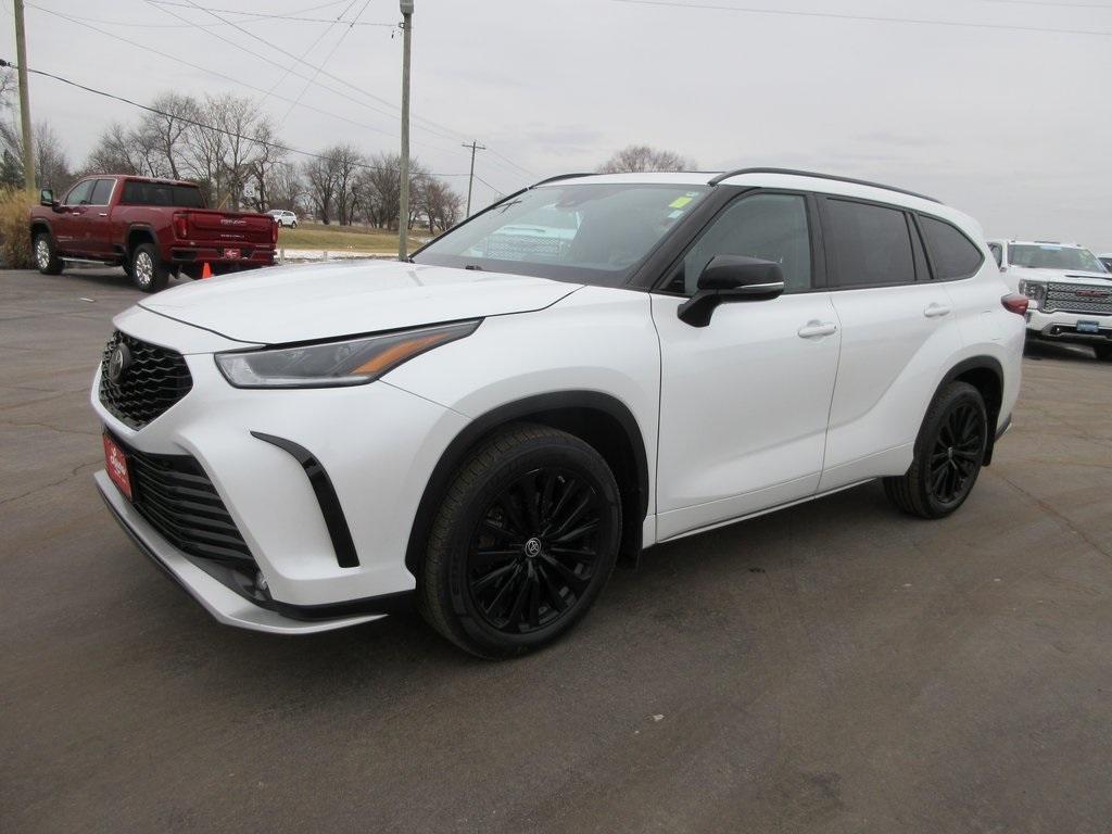 used 2023 Toyota Highlander car, priced at $36,995