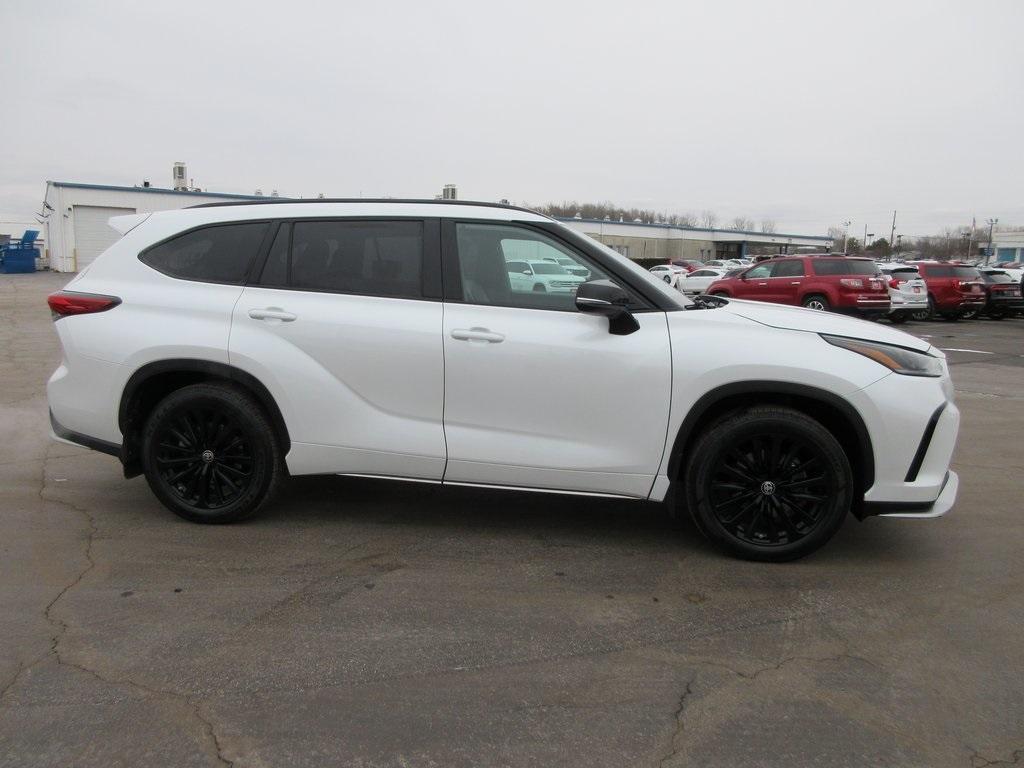 used 2023 Toyota Highlander car, priced at $36,995