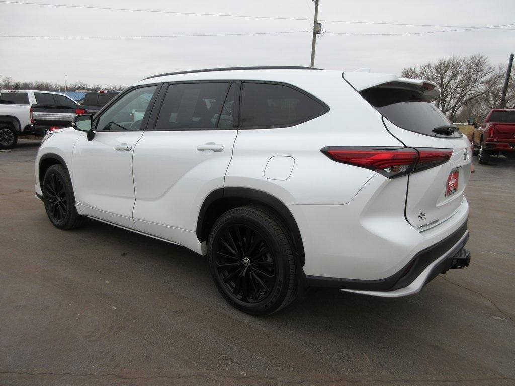 used 2023 Toyota Highlander car, priced at $36,995