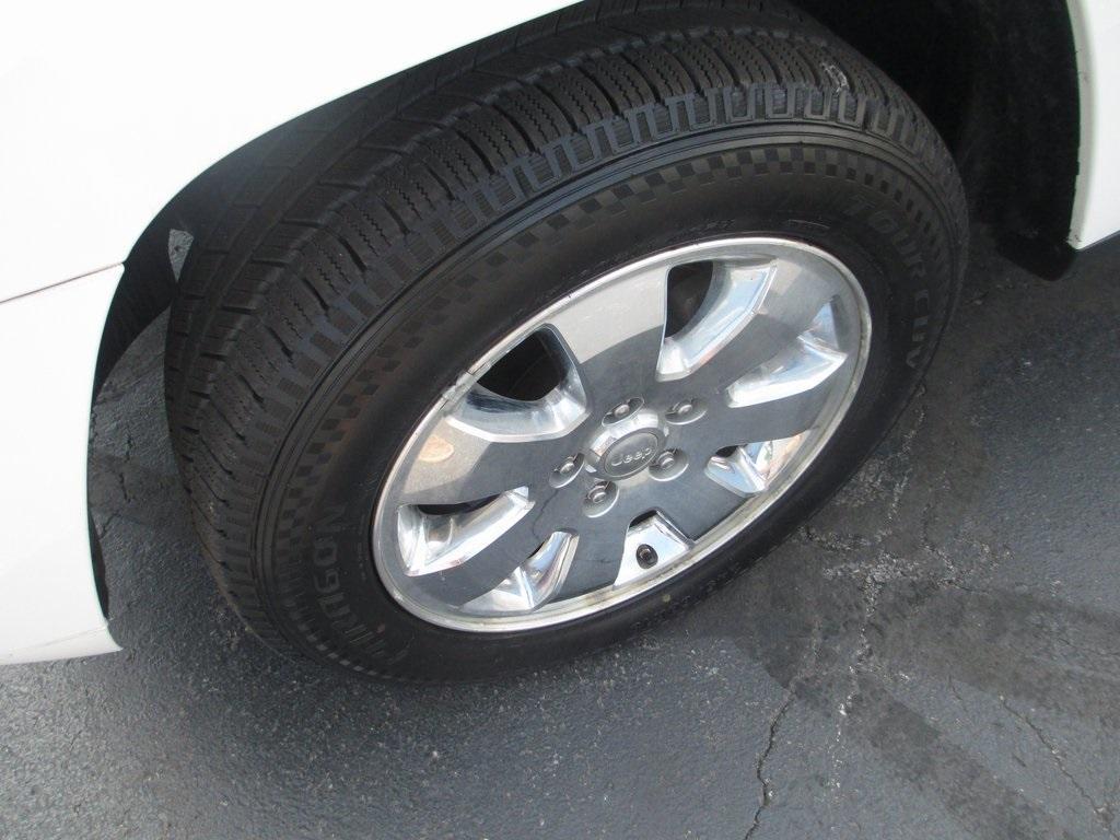 used 2010 Jeep Grand Cherokee car, priced at $10,995