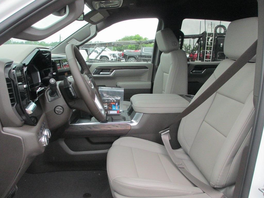 new 2025 GMC Sierra 1500 car, priced at $56,528
