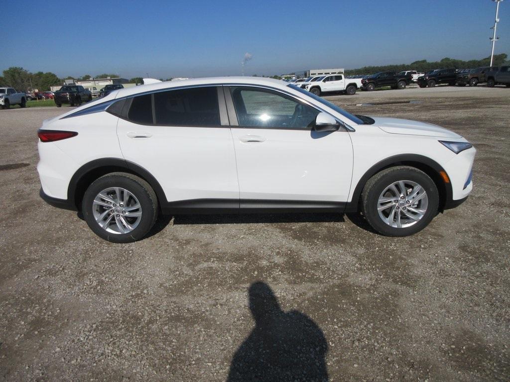 new 2025 Buick Envista car, priced at $24,396
