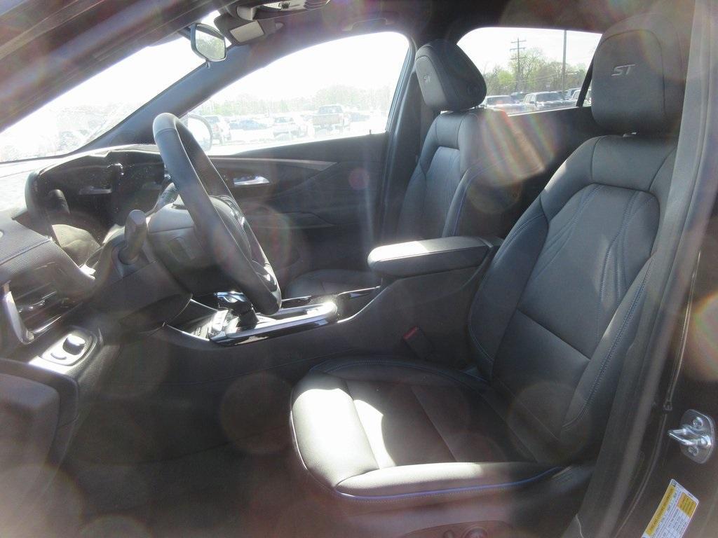 new 2025 Buick Envista car, priced at $29,267