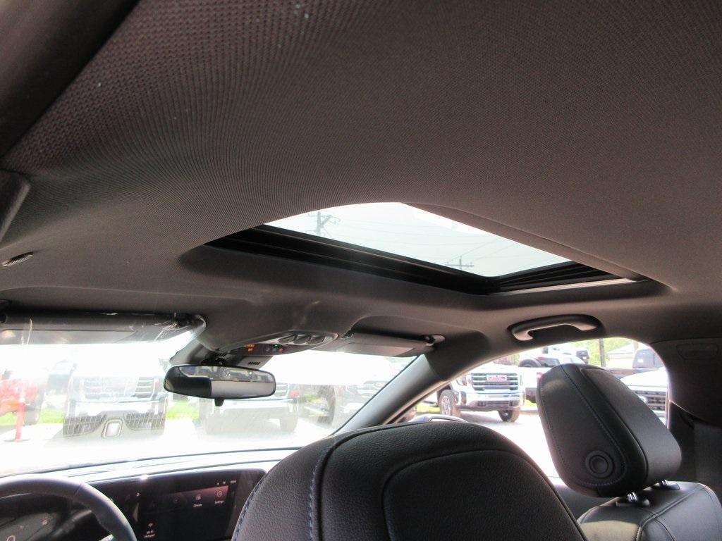 new 2025 Buick Envista car, priced at $28,272