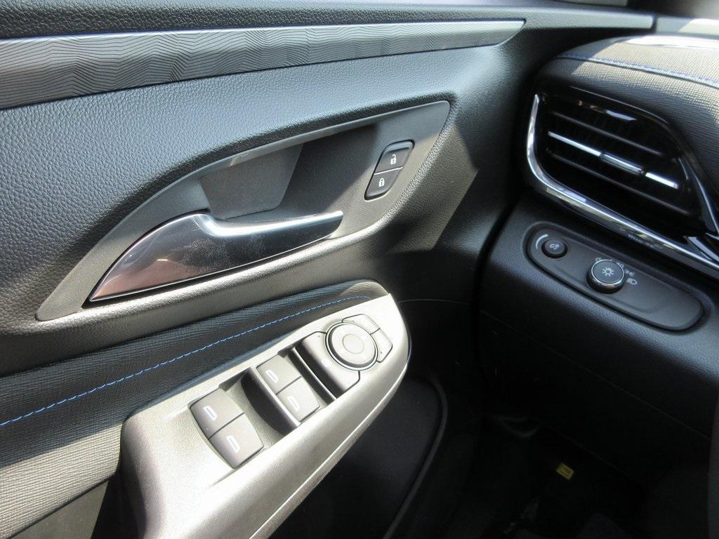 new 2025 Buick Envista car, priced at $28,272