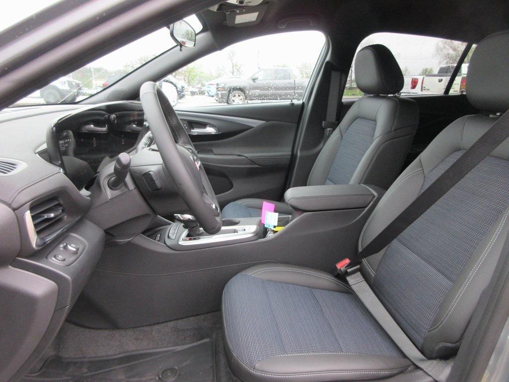 new 2025 Buick Envista car, priced at $27,256