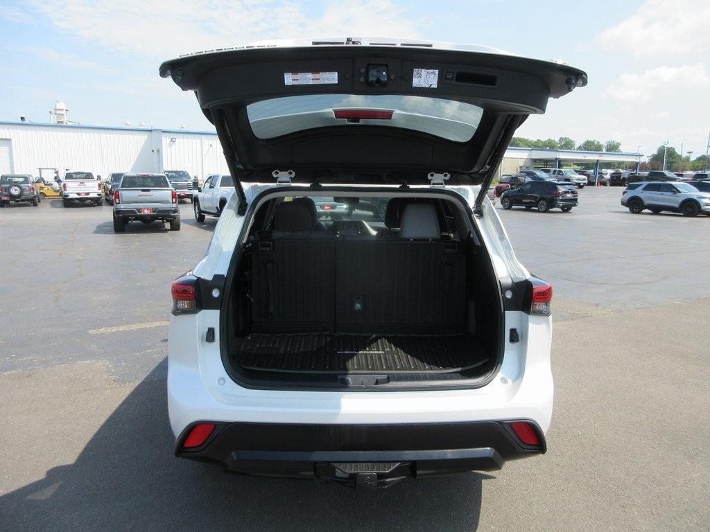 used 2022 Toyota Highlander Hybrid car, priced at $37,495