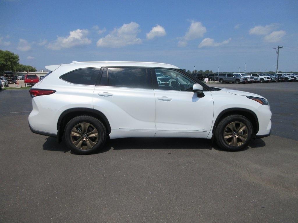 used 2022 Toyota Highlander Hybrid car, priced at $37,495