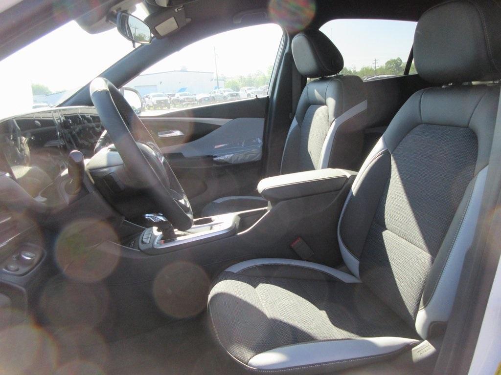 new 2025 Buick Envista car, priced at $26,407