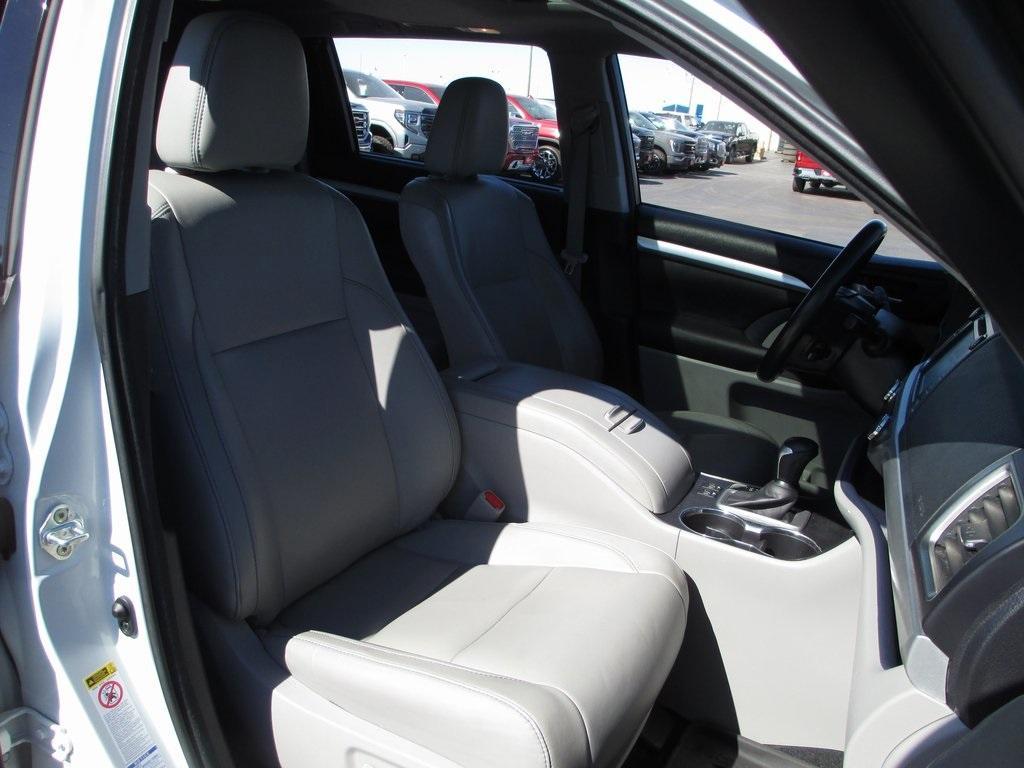 used 2017 Toyota Highlander car, priced at $24,995