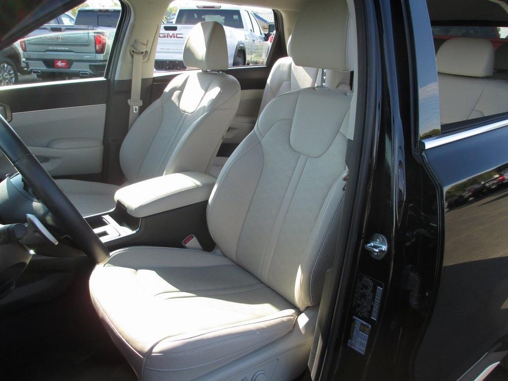 used 2025 Kia Sorento Hybrid car, priced at $34,995