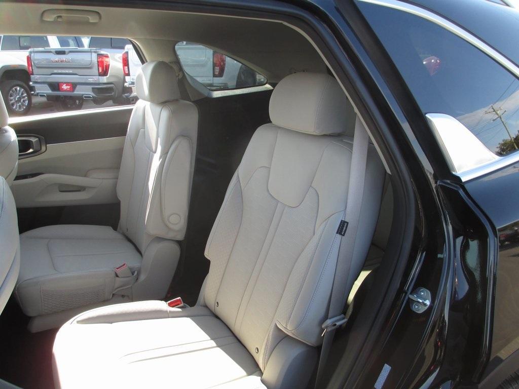 used 2025 Kia Sorento Hybrid car, priced at $34,995