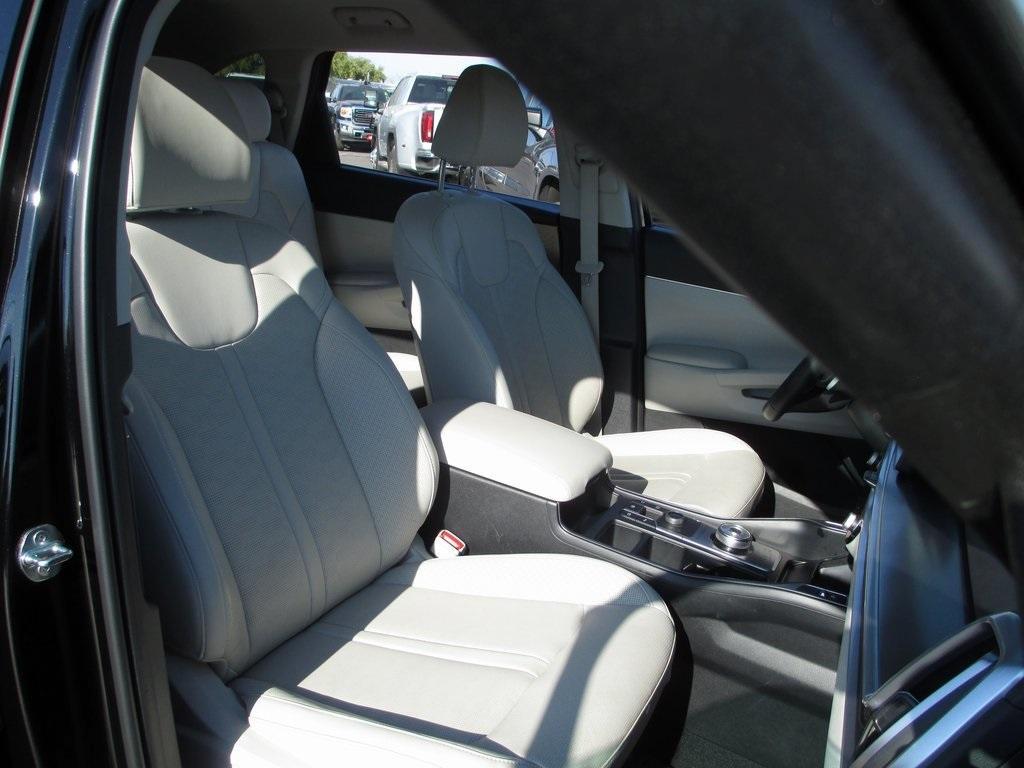 used 2025 Kia Sorento Hybrid car, priced at $34,995