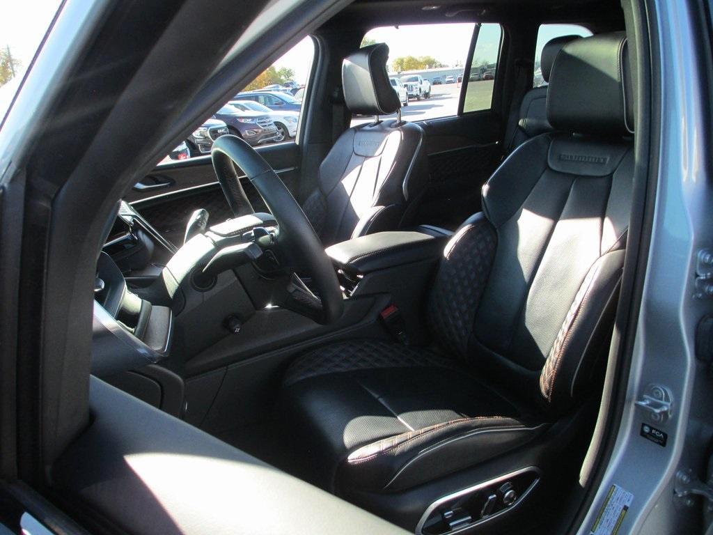 used 2022 Jeep Grand Cherokee car, priced at $38,995