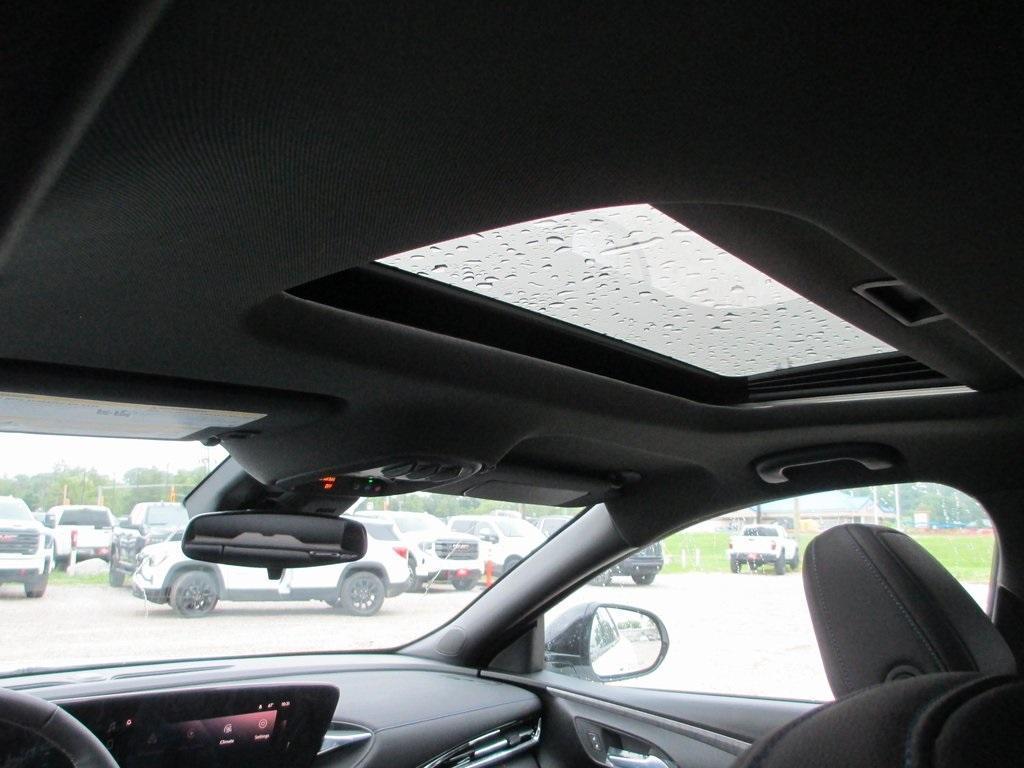 new 2025 Buick Envista car, priced at $27,818