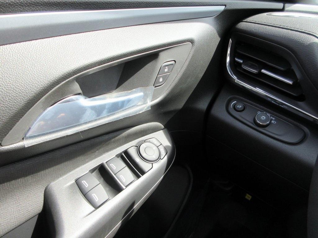 new 2025 Buick Envista car, priced at $25,667