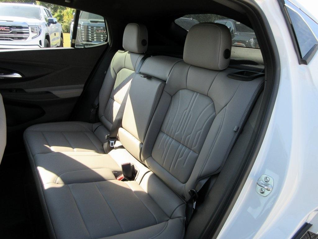 new 2025 Buick Envista car