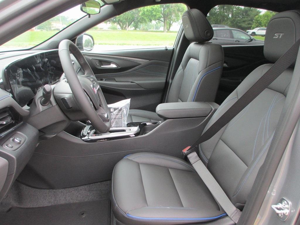 new 2025 Buick Envista car, priced at $28,272