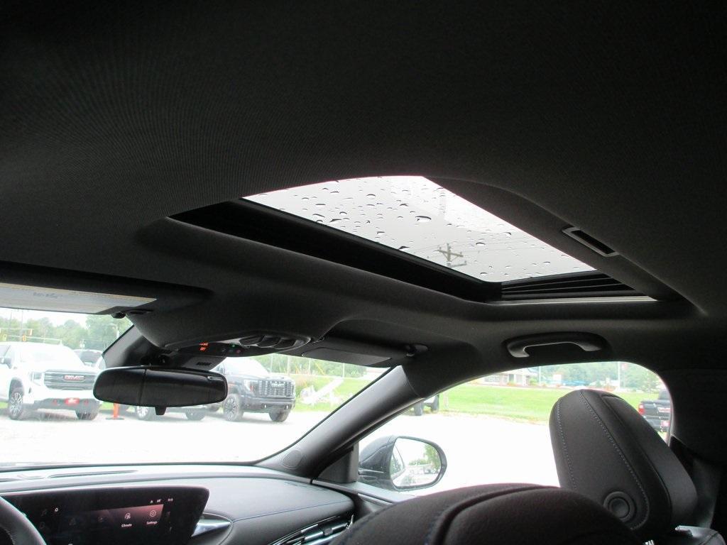 new 2025 Buick Envista car, priced at $28,272