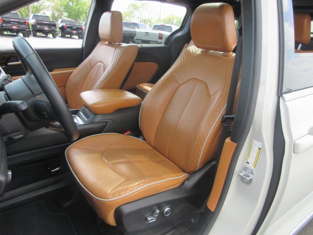 used 2021 Chrysler Pacifica Hybrid car, priced at $27,995