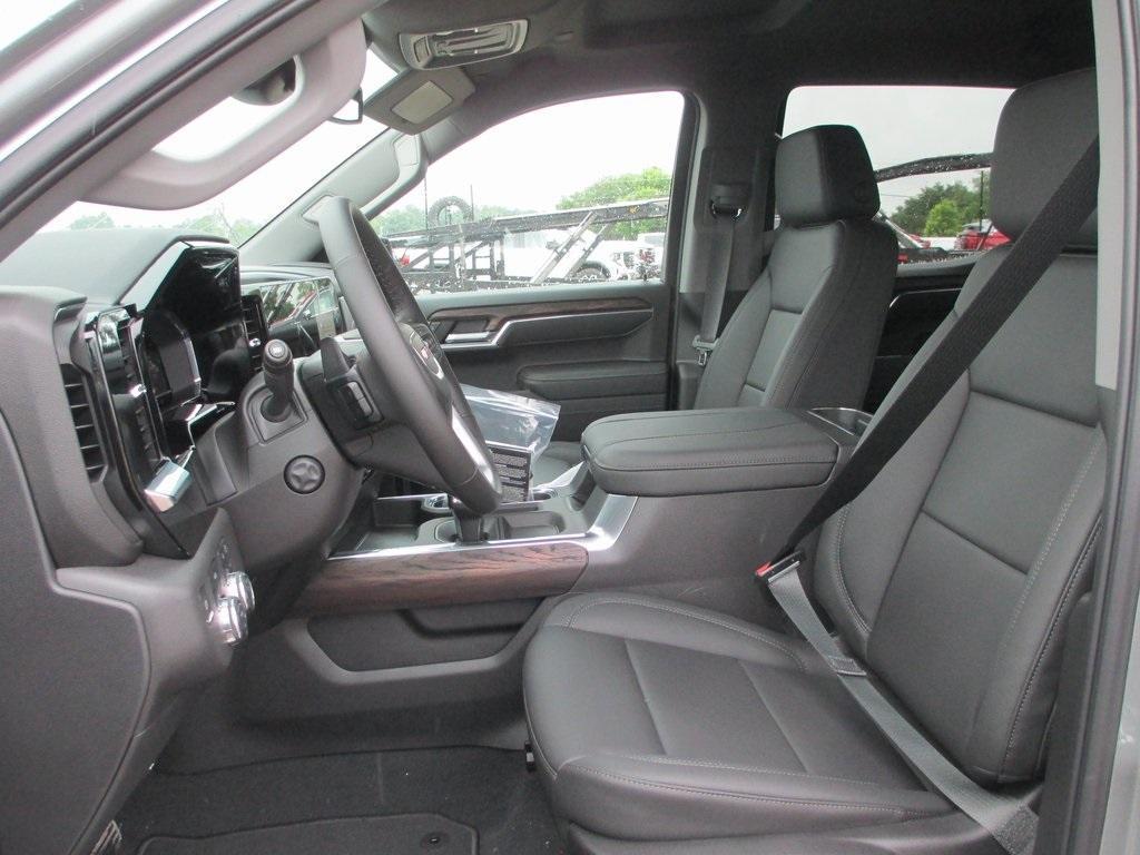 new 2025 GMC Sierra 1500 car, priced at $57,028