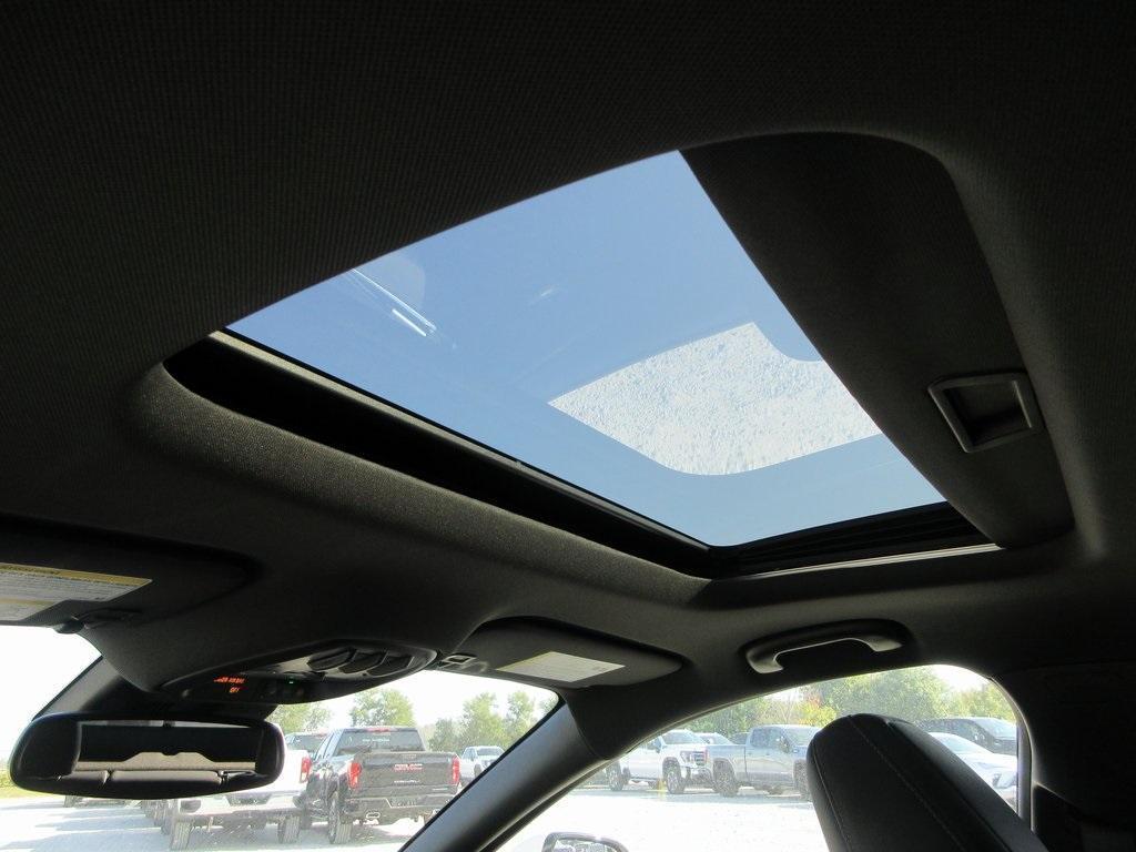 new 2025 Buick Envista car, priced at $29,216